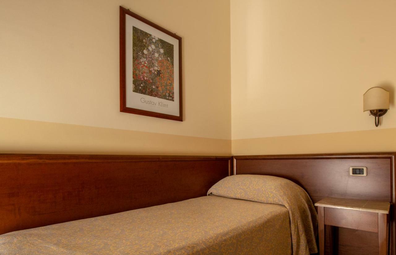 Gangi Hotel
